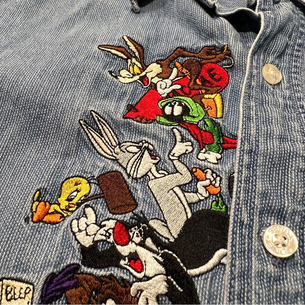 VTG 90s Warner Bros Looney Tunes Denim Embroidered button up shirt small - Picture 4 of 13